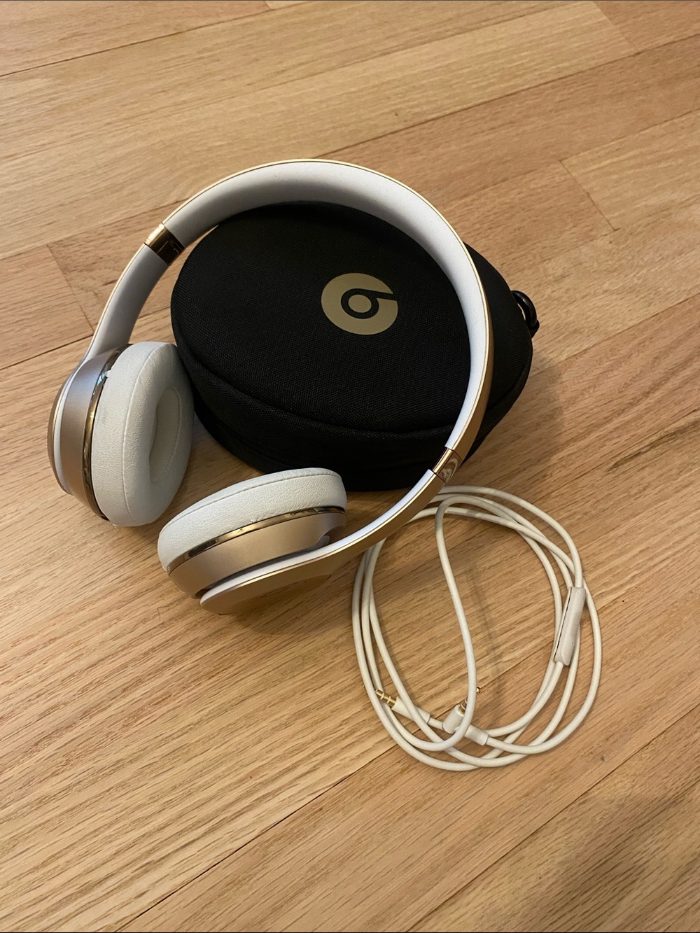 Beats Solo3 Wireless On-Ear Headphones - White & Gold